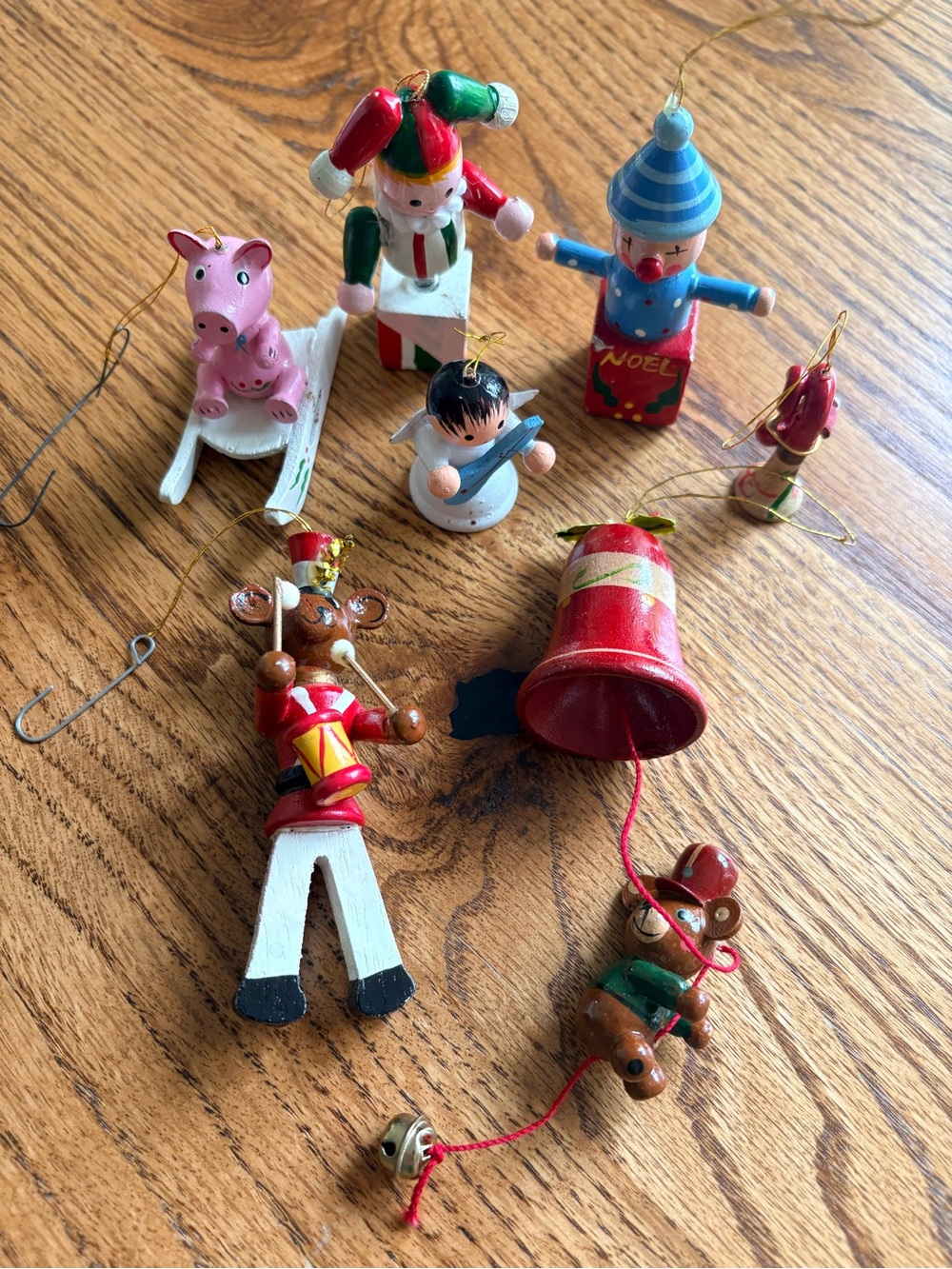 VTG 90’s set of 7 Wooden Christmas Ornament Set - Assorted Colors and sizes - Picture 7 of 16